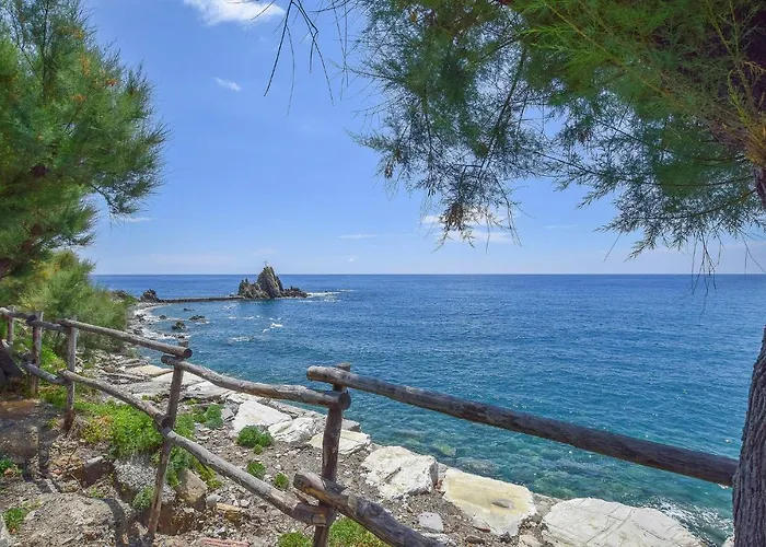 2 Bedroom Amazing In Moneglia